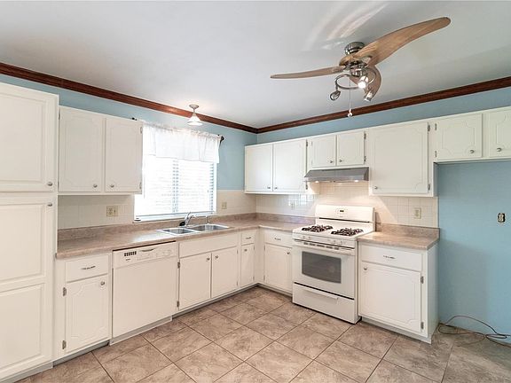 5th image of 7125 Coram Dr