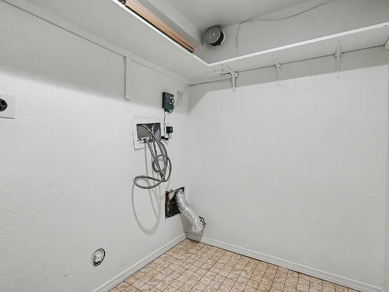 1430 Tamarisk Dr — Photo 10