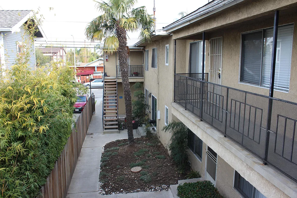 Building Photo - 3700 E 4th St #2