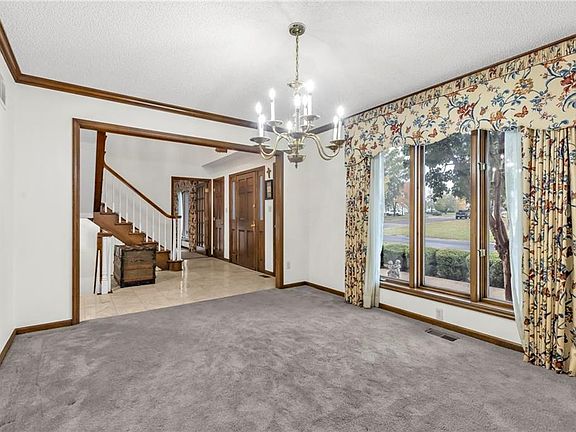 4th image of 510 Opera House Ln