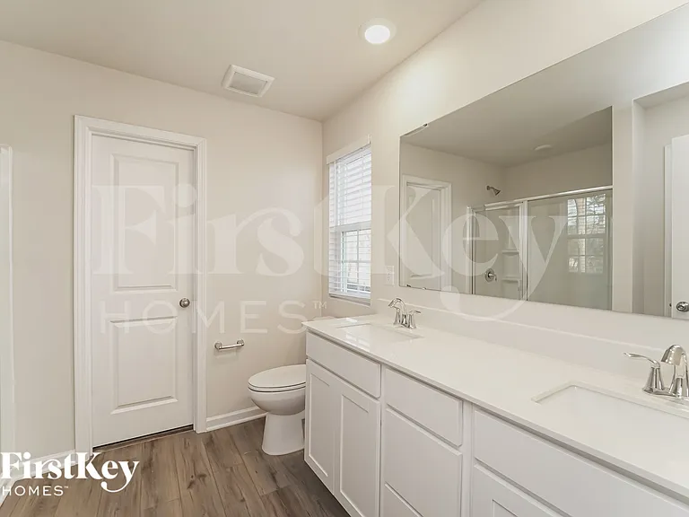 381 Hollingswood Dr — Photo 11