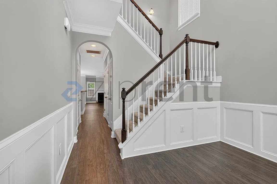 3 bed, 2.5 bath, 1750 sqft, $2,050 — Photo 3