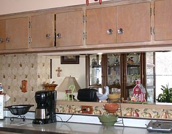 Eat-in kitchen