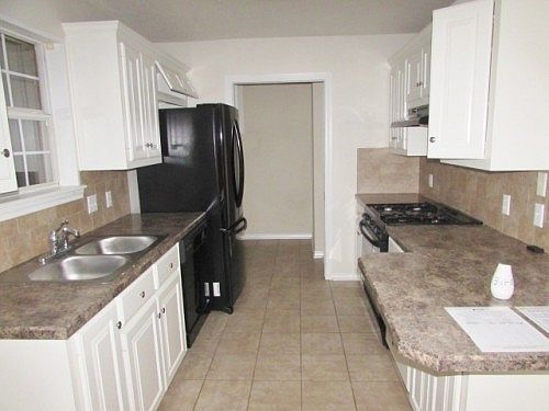 3rd image of 2405 Hickory St