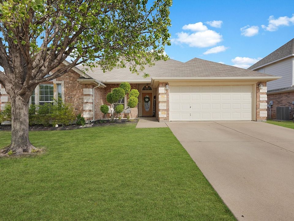 1st image of 404 Willow Vista Dr