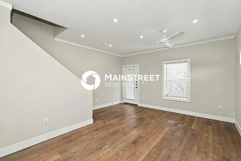 1169 E Oleander St — Photo 3
