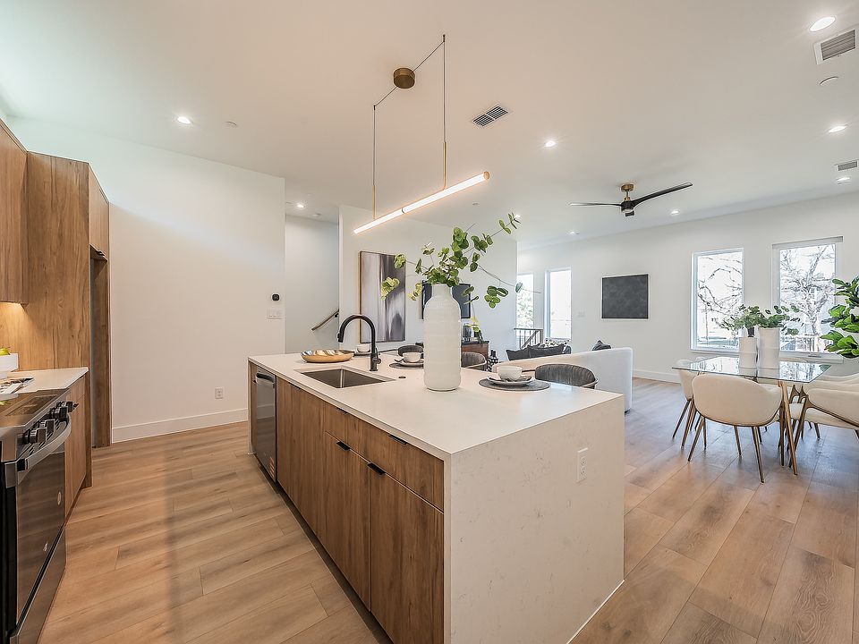 1st image of 5320 Reiger Ave #107