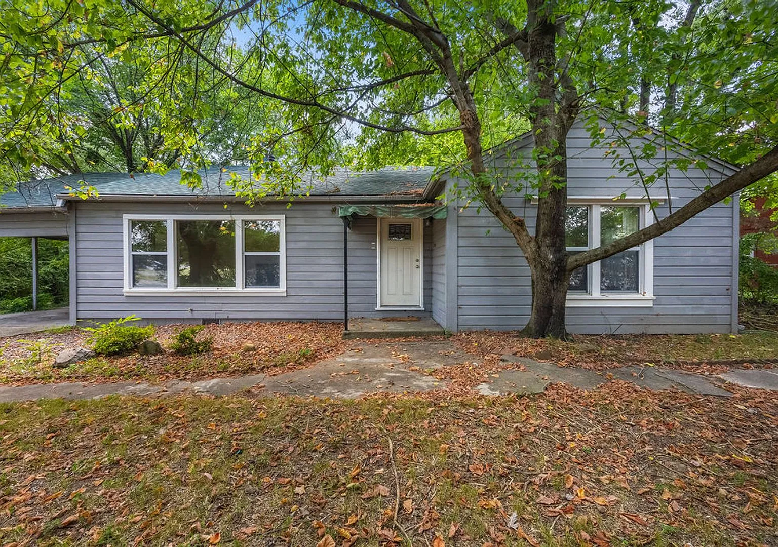 Move-in Ready! 3-Bedroom, 1.5 Bathroom Fayetteville Home on large, secluded lot — Photo 1