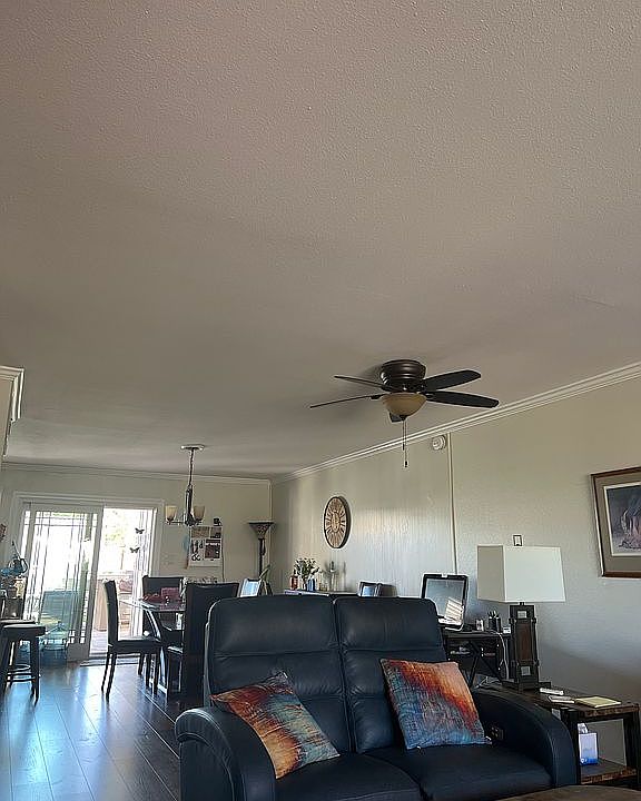 Open dining room from livin.