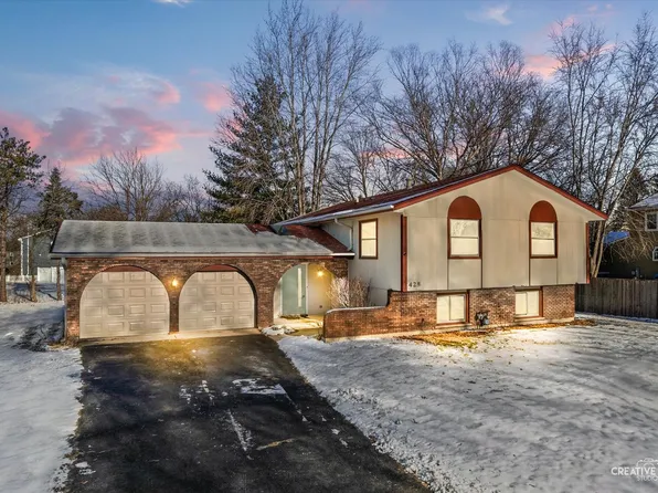 425 Carriage Hill Rd, Naperville, IL 60565