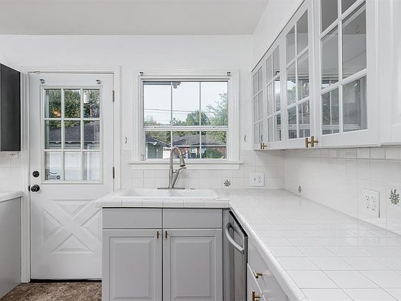 5th image of 534 Parkhurst Dr