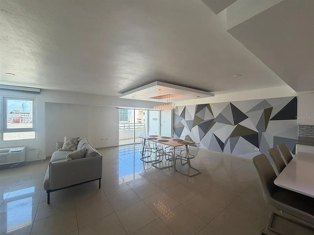 2 bed, 2.0 bath, 1400 sqft, $4,500 — Photo 2