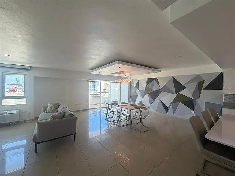 Metro Plaza Tower 305 Calle Villamil — Photo 2