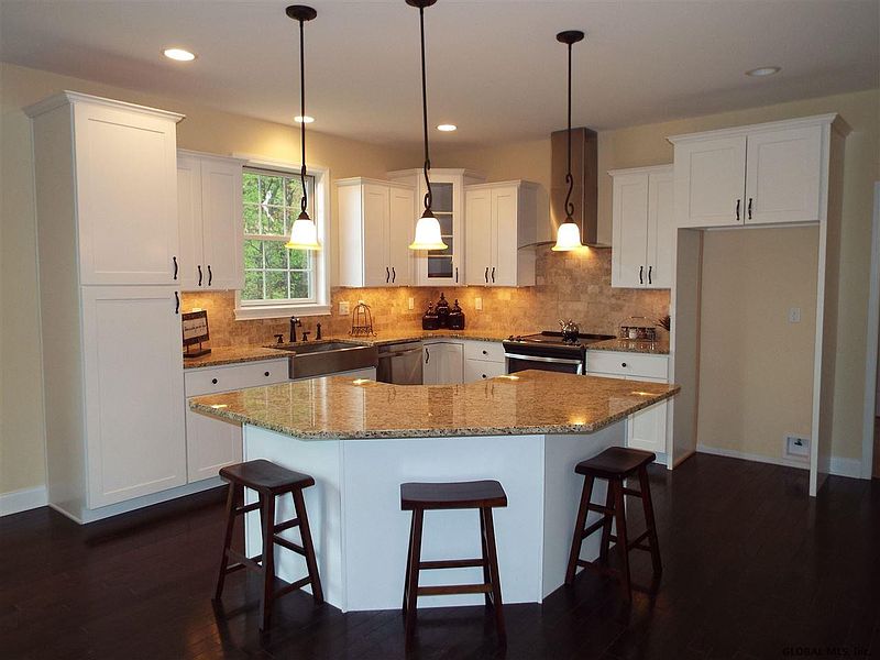 2nd image of 002 HUNTINGTON Way