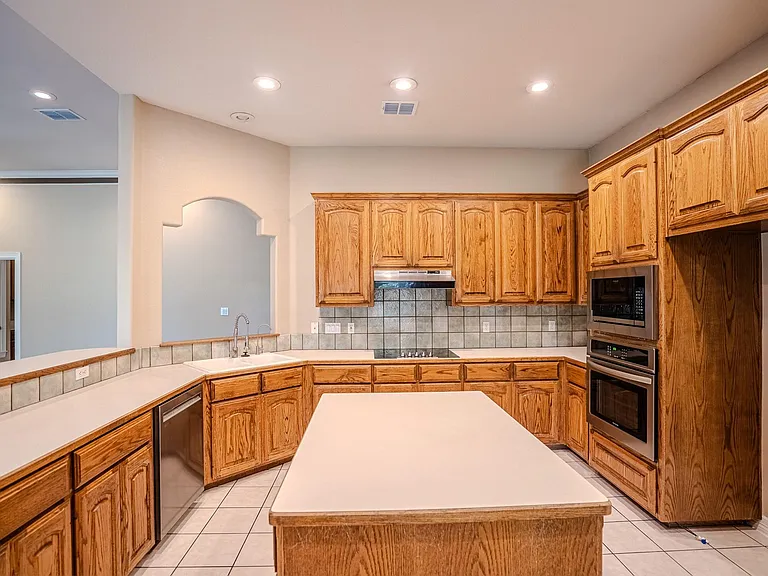 218 Hazeltine Dr — Photo 9
