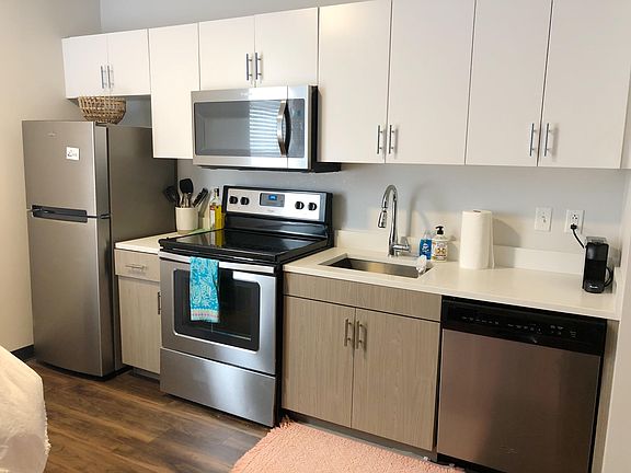 4th image of 915 Locust St APT 505