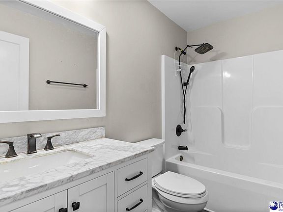 4th image of 798 Redmond Ct