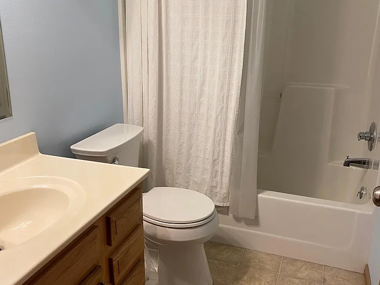upstairs bathroom between bedroom 1 and 2