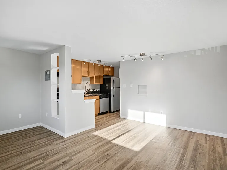 410 Delaware St — Photo 62