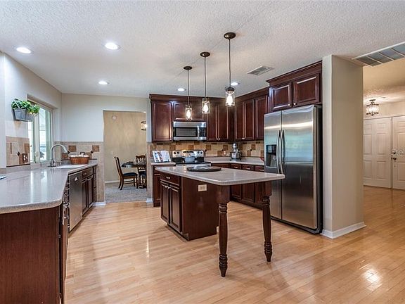 3rd image of 2609 Sablewood Dr