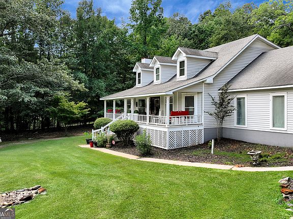 2nd image of 425 Greenleaf Dr