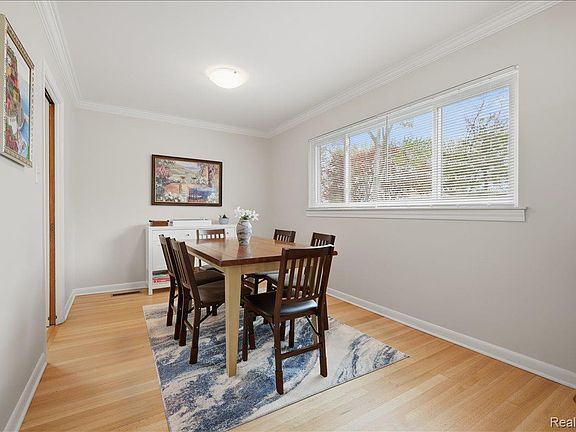 5th image of 2915 Oliver Rd