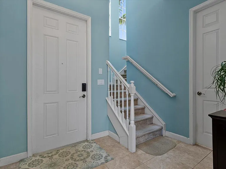 82 Stoney Dr — Photo 2
