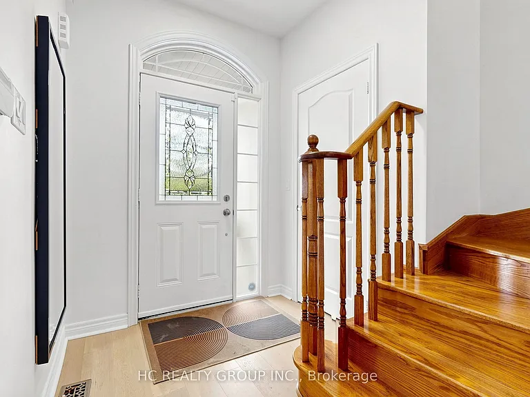465 Woodspring Ave — Photo 2