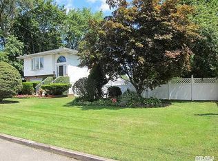 43 W 11th St, Deer Park, NY 11729