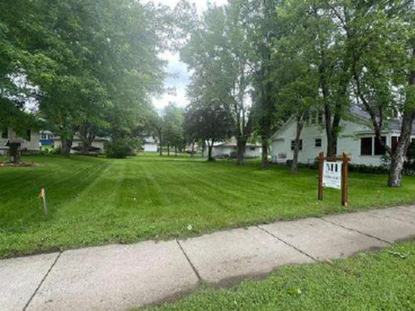 702 N Benton Dr, Sauk Rapids, MN 56379