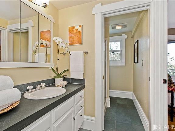 4th image of 985 Clayton St