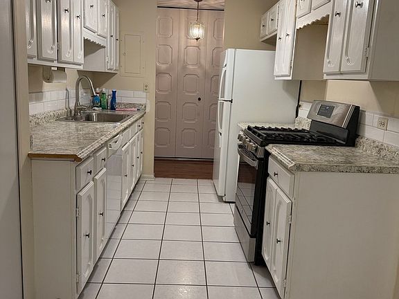 5th image of 2201 S Grace St APT 106