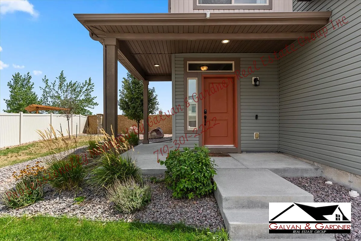 3 bed, 2.5 bath, 1932 sqft, $2,700 — Photo 3