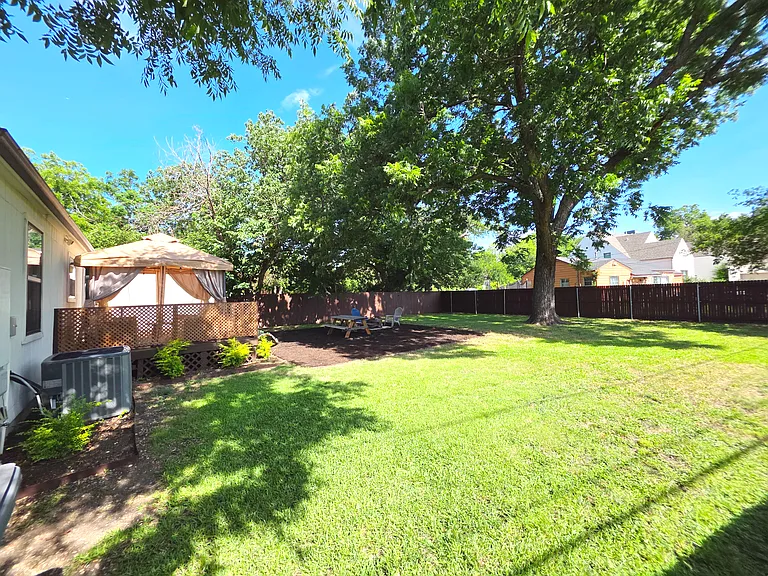 Fire pit with ample seating for 6-8.