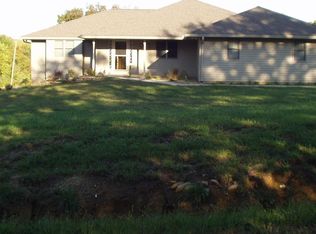 8719 Waverly Rd, De Soto, KS 66018