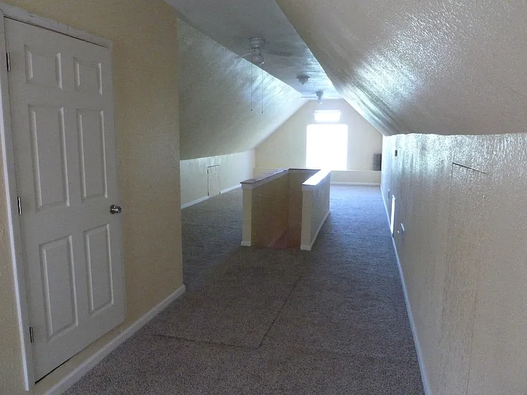 3916 Clark Ave — Photo 8