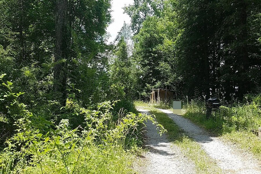 2nd image of 1076 Poplar Ln