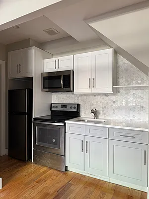 Rented by Zjama Realty Corp | media 2