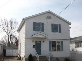 62 Chaucer St, Providence, RI 02908