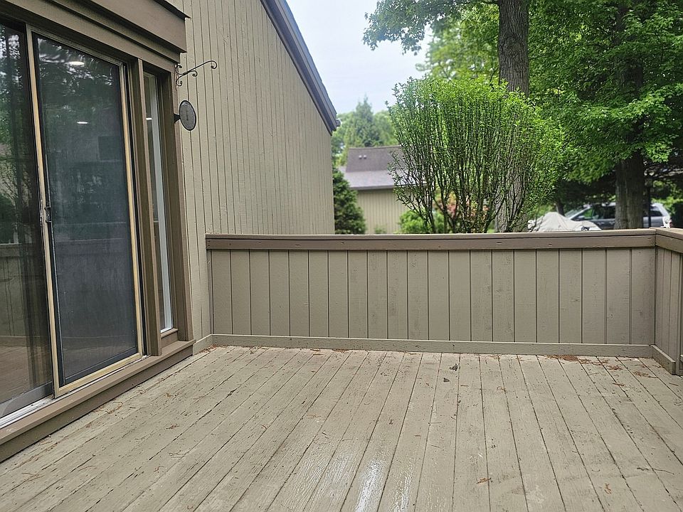 2nd image of 522 Iroquois Lane #B