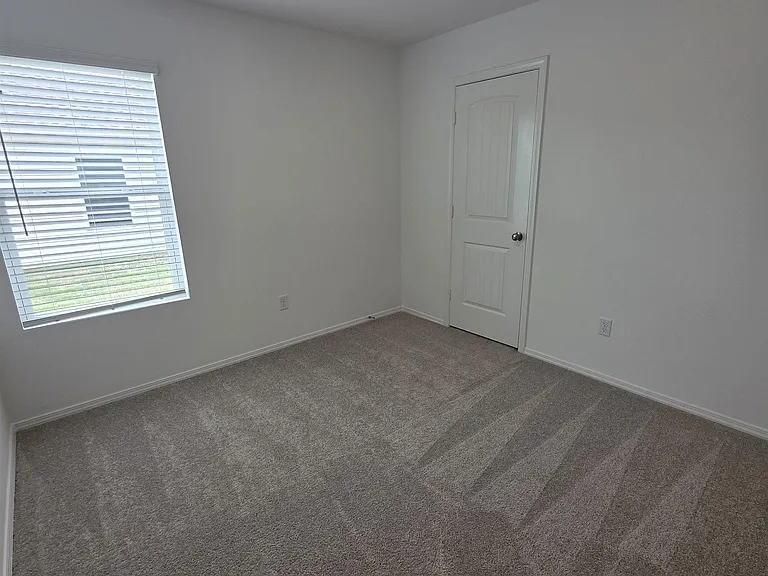 782 Gussy Ln — Photo 17