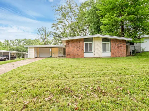 340 Holiday Hill Dr, Florissant, MO 63033