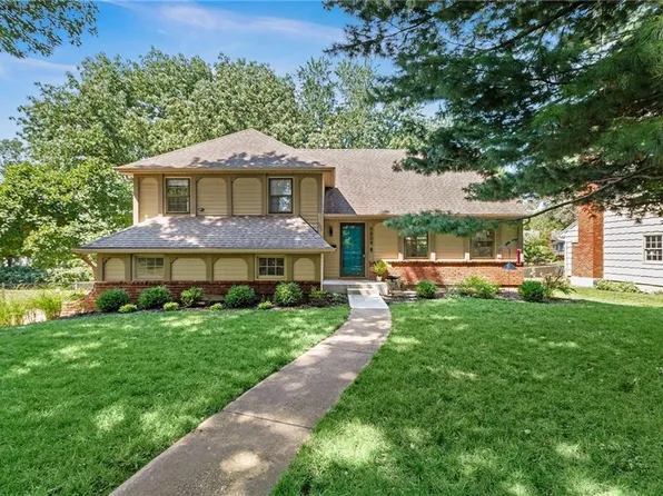 9808 Ballentine Dr, Overland Park, KS 66214