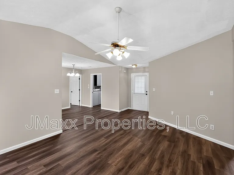 22 Canterbury Dr — Photo 3