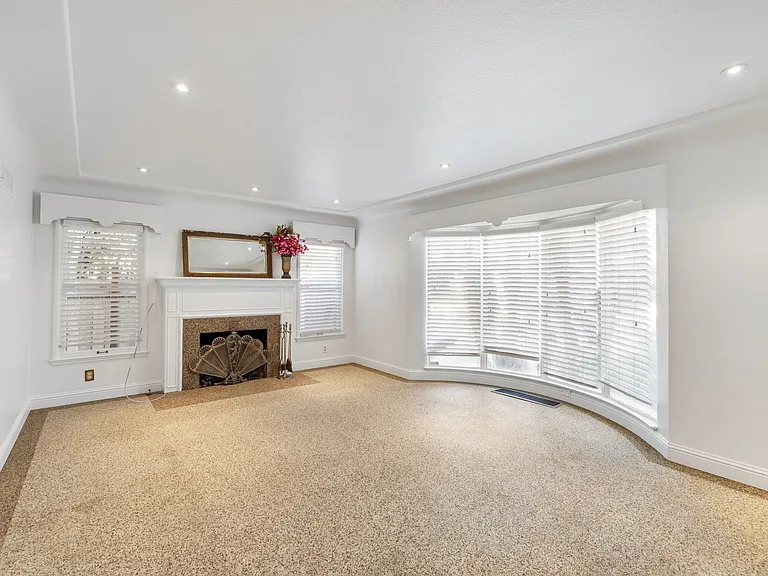 1427 N Arthur Ave — Photo 3