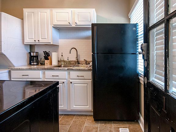 5th image of 418 Randall St #1