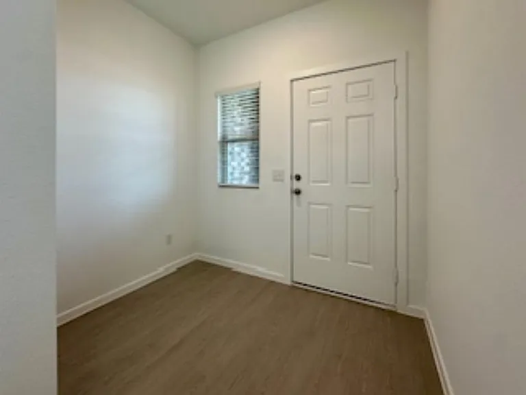 500 Kinglet Dr — Photo 2