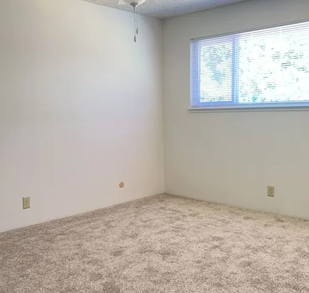 Lassen Villa Apartments — Photo 36