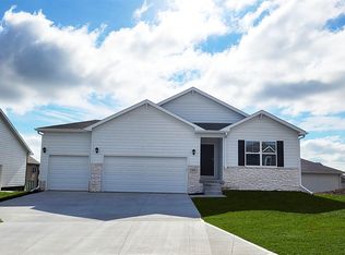 165 N 10th Ave, Springfield, NE 68059