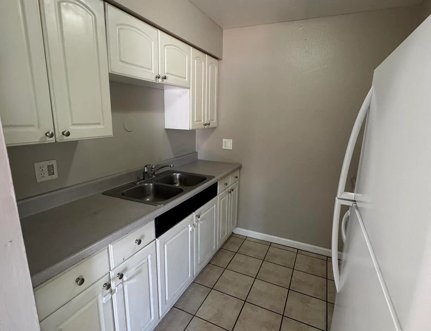 2 bed, 1.0 bath, 700 sqft, $1,050 — Photo 3